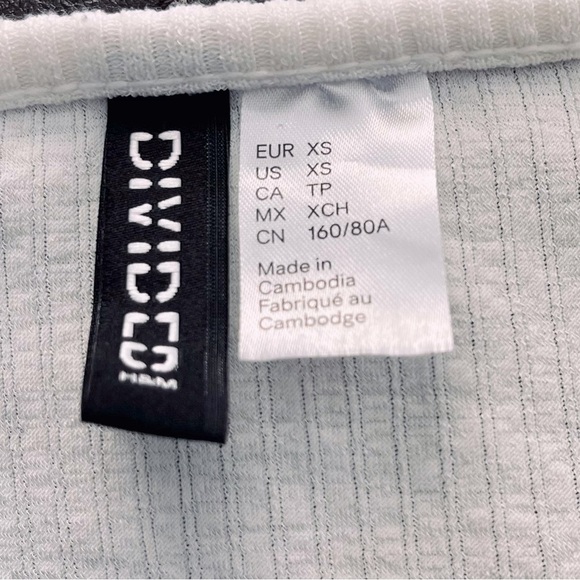 🏷️3 for $30 sale!🏷️ 🆕NWOT Women’s H & M cream colored open tie cardigan. - Picture 5 of 9